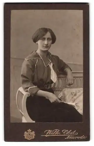 Fotografie Wilh. Obst, Neurode, Portrait einer Dame