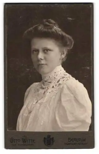 Fotografie Otto Witte, Berlin, Tauentzienstr. 13a, Porträt einer jungen Frau