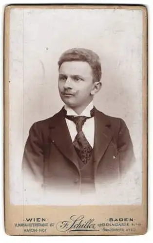 Fotografie Friedrich Schiller, Wien, Mariahilferstrasse 107, Porträt eines jungen Mannes