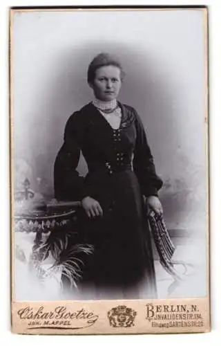 Fotografie Oskar Goetze, Berlin, Invalidenstr. 134, Portrait einer Frau