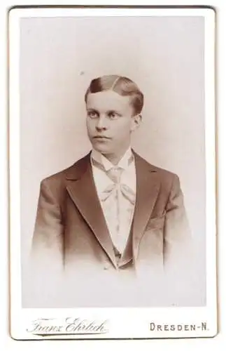 Fotografie Franz Ehrlich, Dresden, Königsbrücker-Str. 105, Porträt eines jungen Mannes