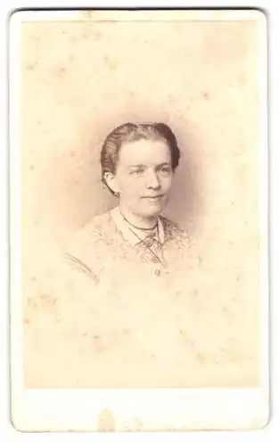 Fotografie J. Bamberger, Frankfurt am Main, Junghofstrasse 24, Porträt einer Frau