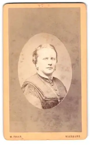 Fotografie M. Paar, Marburg, Schlosstreppe 97, Porträt einer Dame