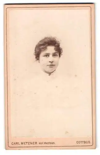 Fotografie Carl Metzner, Cottbus, Schlosskirchplatz 2, Porträt einer Frau