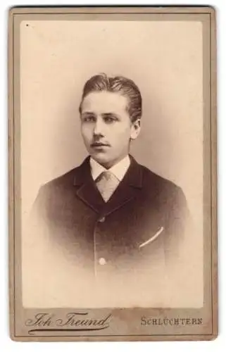 Fotografie Joh. Freund, Schlüchtern, Porträt eines jungen Mannes