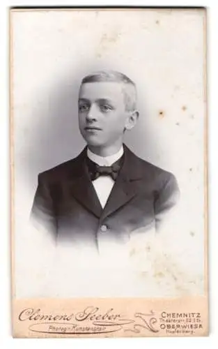 Fotografie Clemens Seeber, Chemnitz, Theaterstrasse 22, Junge mit Fliege