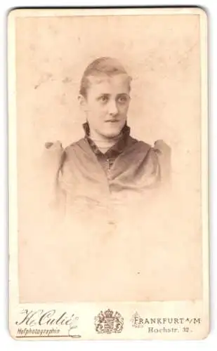 Fotografie Katharina Culie, Frankfurt am Main, Hochstrasse 32, Portrait einer Frau