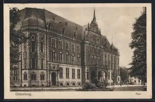 AK Oldenburg / O., Strasse am Postamt, Partie an der Post