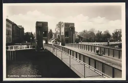 AK Oldenburg / O., Neue Huntebrücke mit Fluss