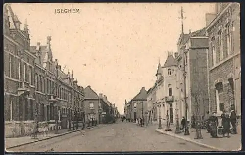 AK Iseghem, Strassenpartie mit Passanten