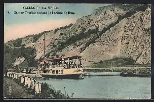 AK Hun, Namur-Touriste sortant de l`Ecluse de Hun