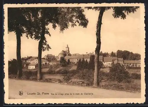 AK Louette St. Pierre, Vue du village prise de la route de Charleville