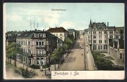 AK Zwickau i. Sa., Bahnhofstrasse mit Litfasssäule