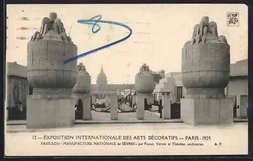 AK Paris, Exposition des Arts Decoratifs, Pavillon Manufacture Nationale de Sevres, Ausstellung
