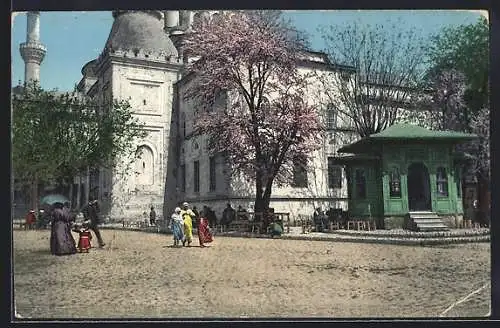 AK Constantinople, Mosquee Sultan Bayazed, Strassenpartie mit Moschee