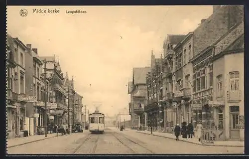 AK Middelkerke, L`avenue Leopold, Strassenbahn unterwegs