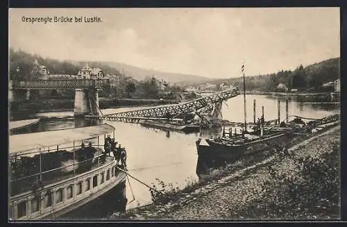 AK Lustin, Gesprengte Brücke mit Dampfer