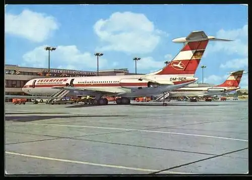 AK Flugzeug IL 62 der Interflug vor der neuen Passagierabfertigung am Flughafen Schönefeld