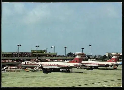 AK Berlin-Schönefeld, Flughafen, Flugzeuge am Boden