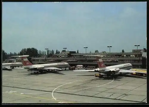AK Berlin-Schönefeld, Flugzeuge der Interflug stehen auf dem Flughafen