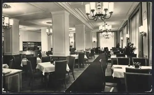 AK Berlin, HO-Gaststätte Budapest, Stalinallee 165, Innenansicht