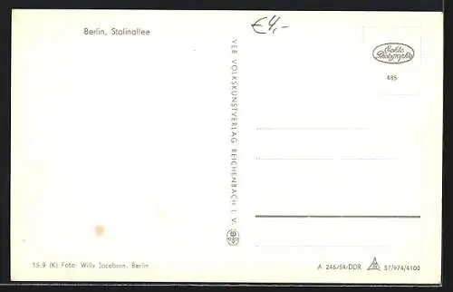 AK Berlin-Friedrichshain, Stalinallee, Totale mit Strassenverkehr