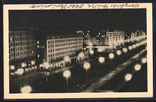 AK Berlin-Friedrichshain, Stalinallee bei Nacht