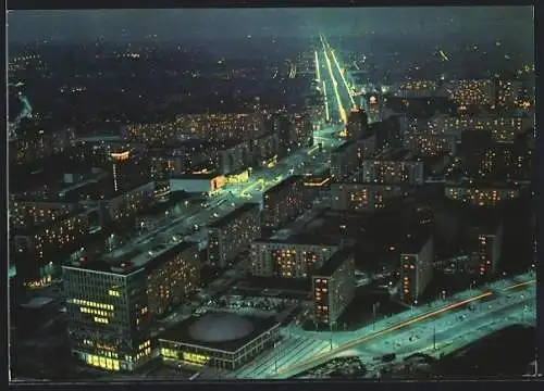 AK Berlin, Karl-Marx-Allee bei Nacht, gesehen vom Fernsehturm