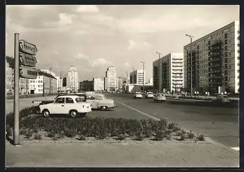 AK Berlin, Gebäude der Karl-Marx-Allee, Trabant 600