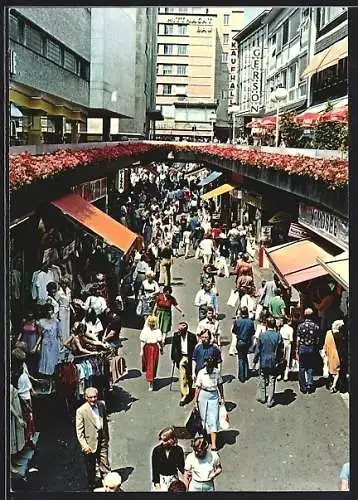 AK Stuttgart, Schulstrasse mit Geschäften