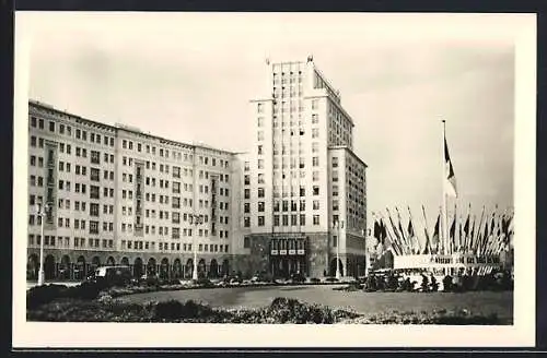 AK Berlin, Haus des Kindes in der Stalinallee