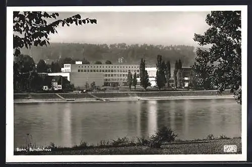 AK Bonn, Uferpartie mit Bundeshaus