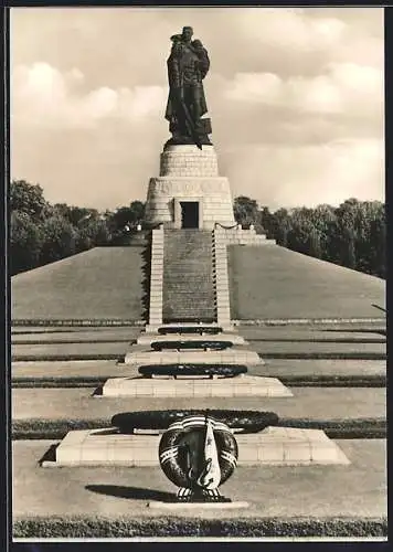 AK Berlin, Sowjetisches Ehrenmal Treptow