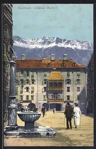 AK Innsbruck, Goldenes Dachl mit Passanten