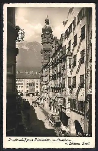 AK Innsbruck, Herzog Friedrichstrasse mit Stadtturm und Goldenes Dachl