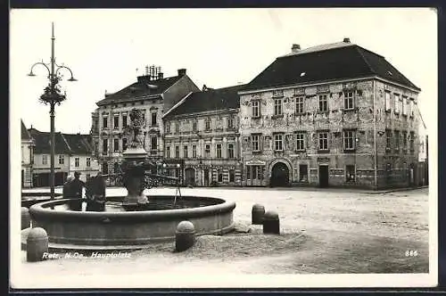AK Retz /N. Oe., Hauptplatz mit Brunnen und Geschäften