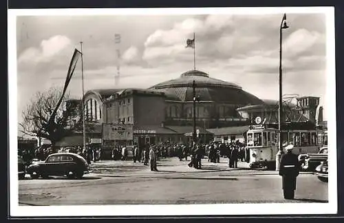 AK Frankfurt a. M., Festhalle mit Strassenbahn
