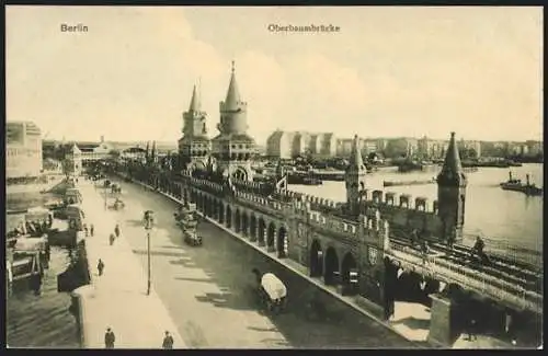 AK Berlin-Friedrichshain, Oberbaumbrücke mit Strassenansicht und Kutschen