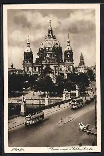 AK Berlin, Dom und Schlossbrücke mit Kutschen und Bussen