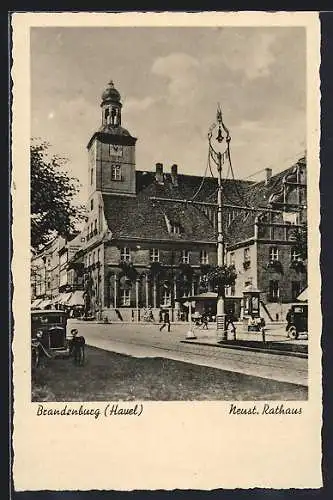 AK Brandenburg / Havel, Neust. Rathaus, Geschäfte, parkendes Auto