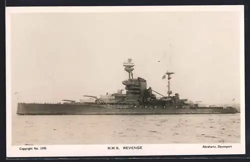 AK Kriegsschiff HMS Revenge auf See