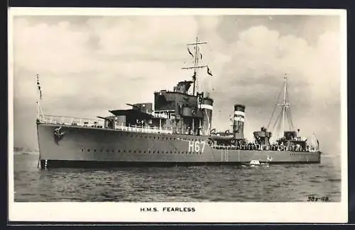 AK Kriegsschiff HMS Fearless auf See
