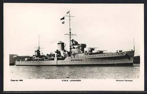 AK Kriegsschiff HMS Leander auf See