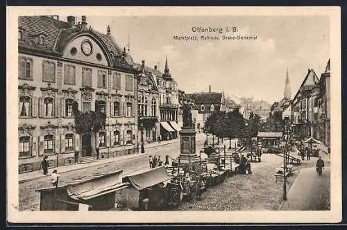 AK Offenburg i. B., Marktplatz, Rathaus, Drake-Denkmal