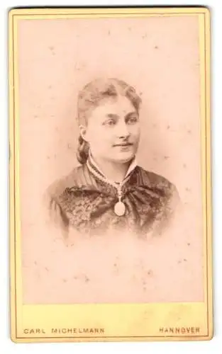 Fotografie Carl Michelmann, Hannover, Georgstrasse 1, Porträt einer Dame