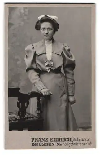 Fotografie Franz Ehrlich, Dresden, Königsbrückerstr. 105, Junge Frau im eleganten Kleid