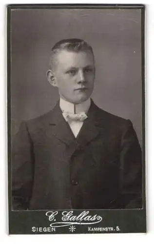 Fotografie C. Gallas, Siegen, Kampenstr. 5, Porträt eines jungen Mannes