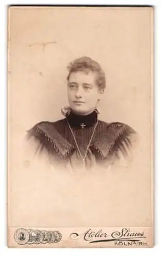Fotografie Atelier Straus, Köln, Schildergasse 81, Porträt einer jungen Frau