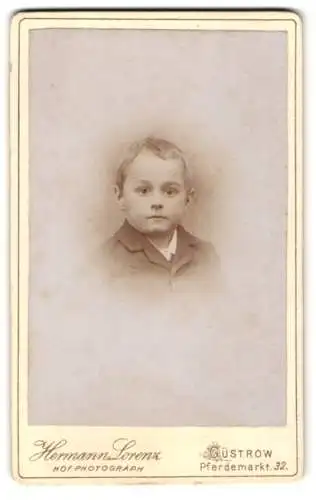Fotografie Hermann Lorenz, Güstrow, Pferdemarkt 32, Porträt eines kleinen Jungen
