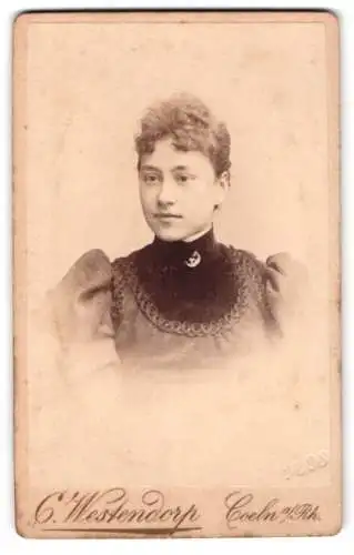 Fotografie Carl Westendorp, Coeln, Comödien-Strasse No. 7, Porträt einer jungen Frau